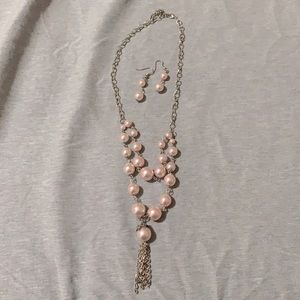 Pearl necklace with matching earrings (Light Pink)